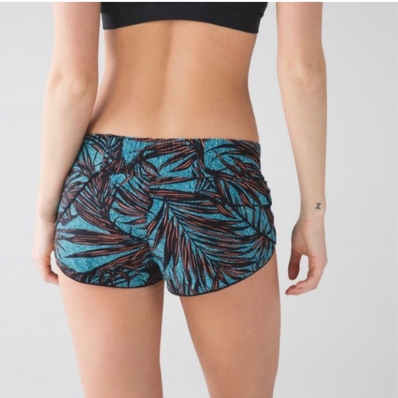 Lululemon Surf Short II size 6 - Picture 3 of 5